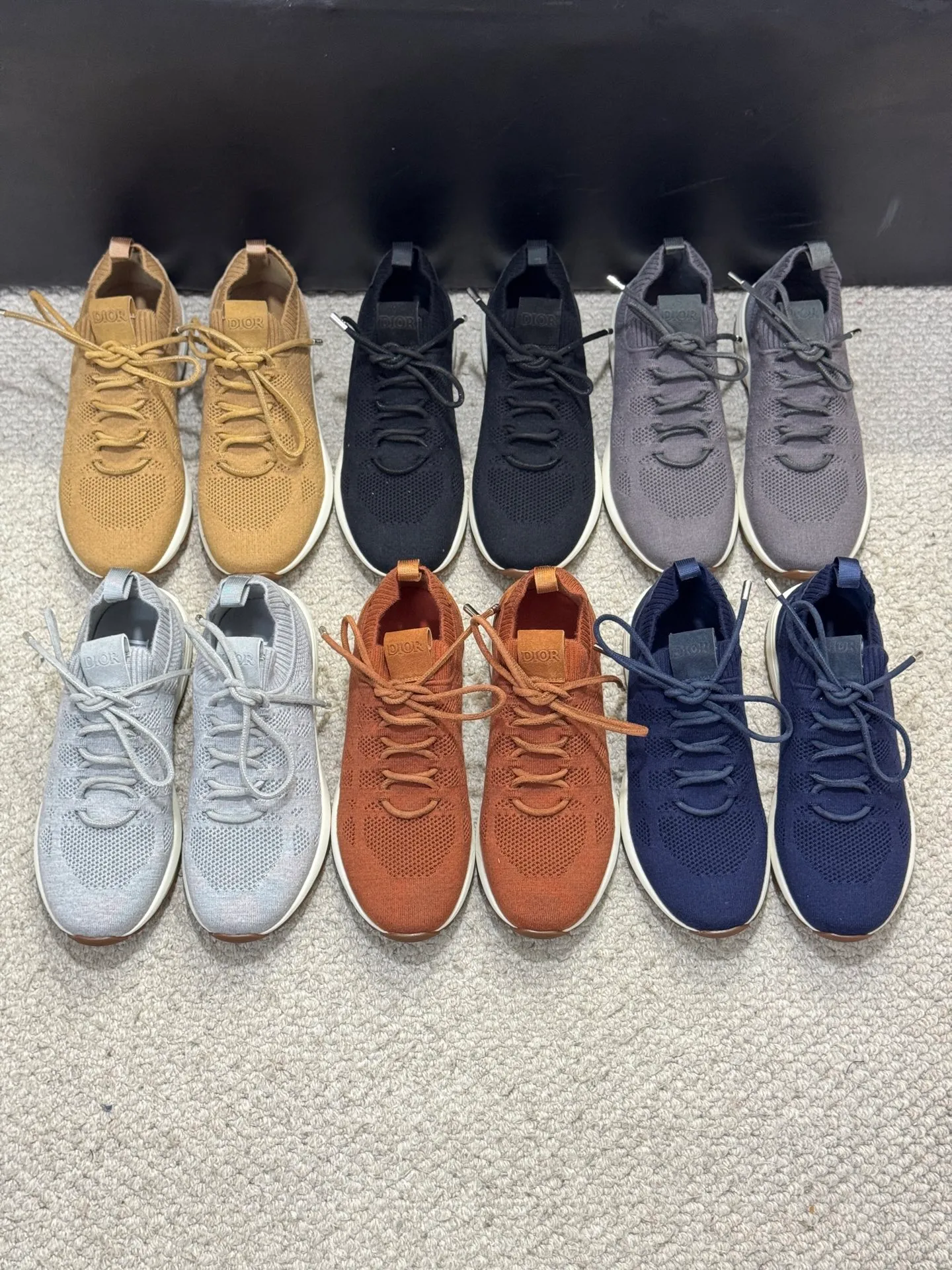 Men's shoes💰400【New style】🎠🎠Dior🔍Top purchasing agent🇮🇹 Di The new super-popular sneakers from the popular sneakers are synchronized with the new counters. The uppers are made of flying woven fabrics, and the logo logo on the tongue is perfectly reproduced with complex craftsmanship that is a must-have for fashionistas. The soles: the original soles are specially provided by the original factory, and the exclusive molded soles are super comfortable. The original factory orders, 🔍🔍multiple colors are available, you can go in and out of the counter at will, welcome to compare, a must-have for fashionable men. Code number: 38-44 (45 customized